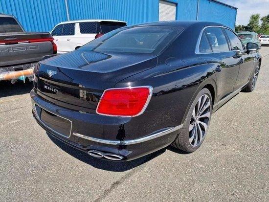 享誉全球23款宾利飞驰雅度版4.0T彰显气场现车优惠20万+