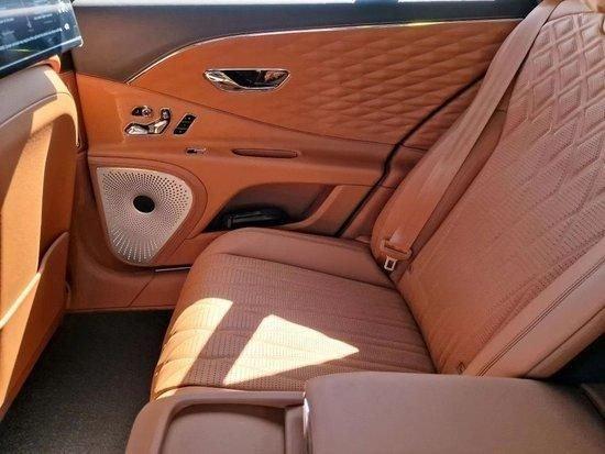 享誉全球23款宾利飞驰雅度版4.0T彰显气场现车优惠20万+