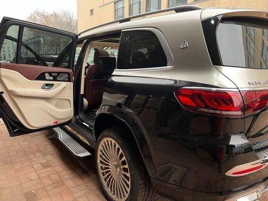 奔驰GLS450升级迈巴赫 黑金色双拼外观成品展示