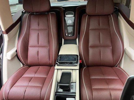 奔驰GLS450升级迈巴赫 黑金色双拼外观成品展示