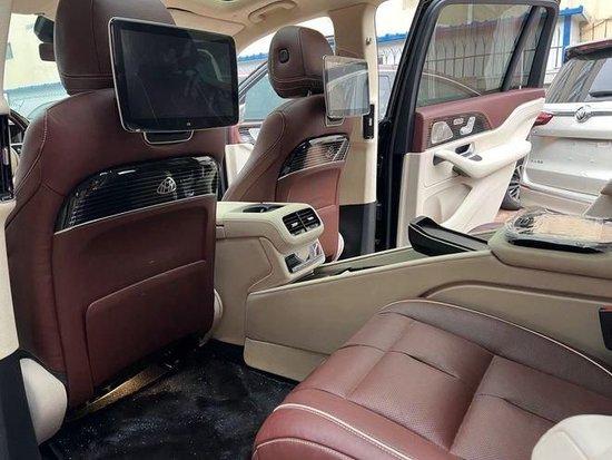 奔驰GLS450升级迈巴赫 黑金色双拼外观成品展示