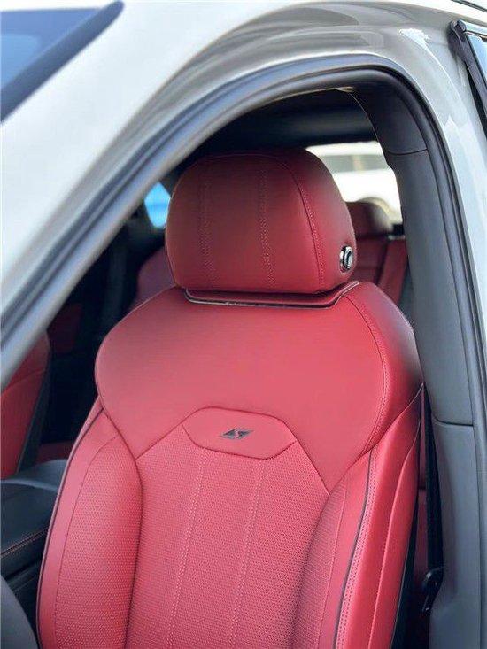 全新宾利添越奢华品牌汽车诠释贵族风范