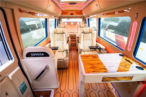 丰田考斯特17座现车报价 17座参数及价格