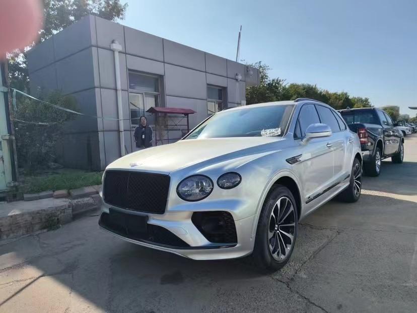 宾利添越40tv8港口最新报价248万起