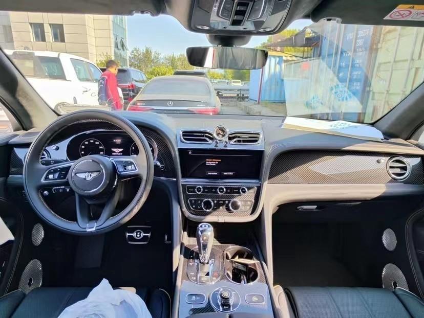 宾利添越40tv8港口报价最低240万起