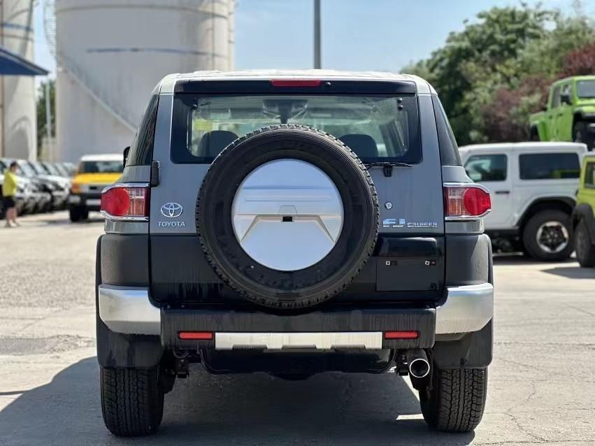 丰田fj酷路泽40l港口最新报价行情45万起