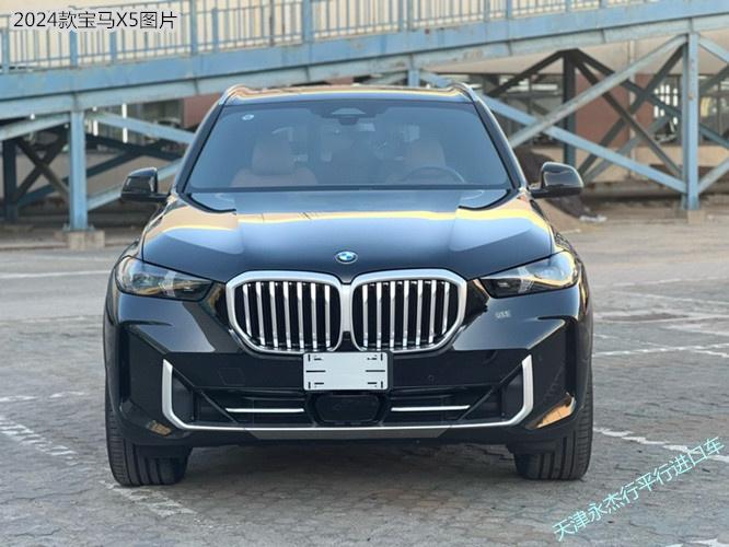  24款宝马X5 3.0T M运动 加版大豪华包 5座 黑/棕现车报价：92万