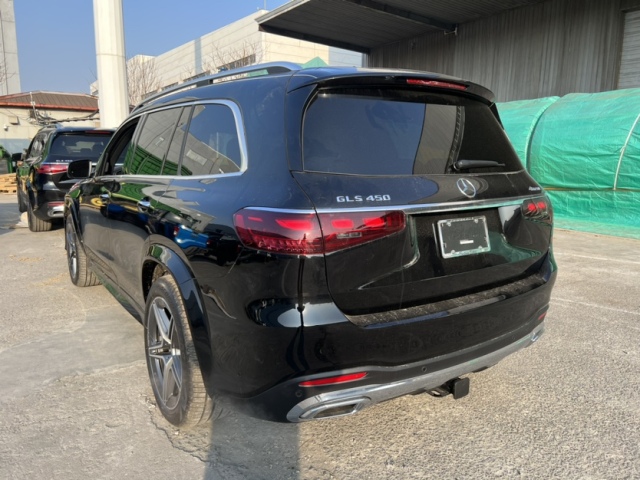 24款加版奔驰gls450七座提车价100多万可办分期