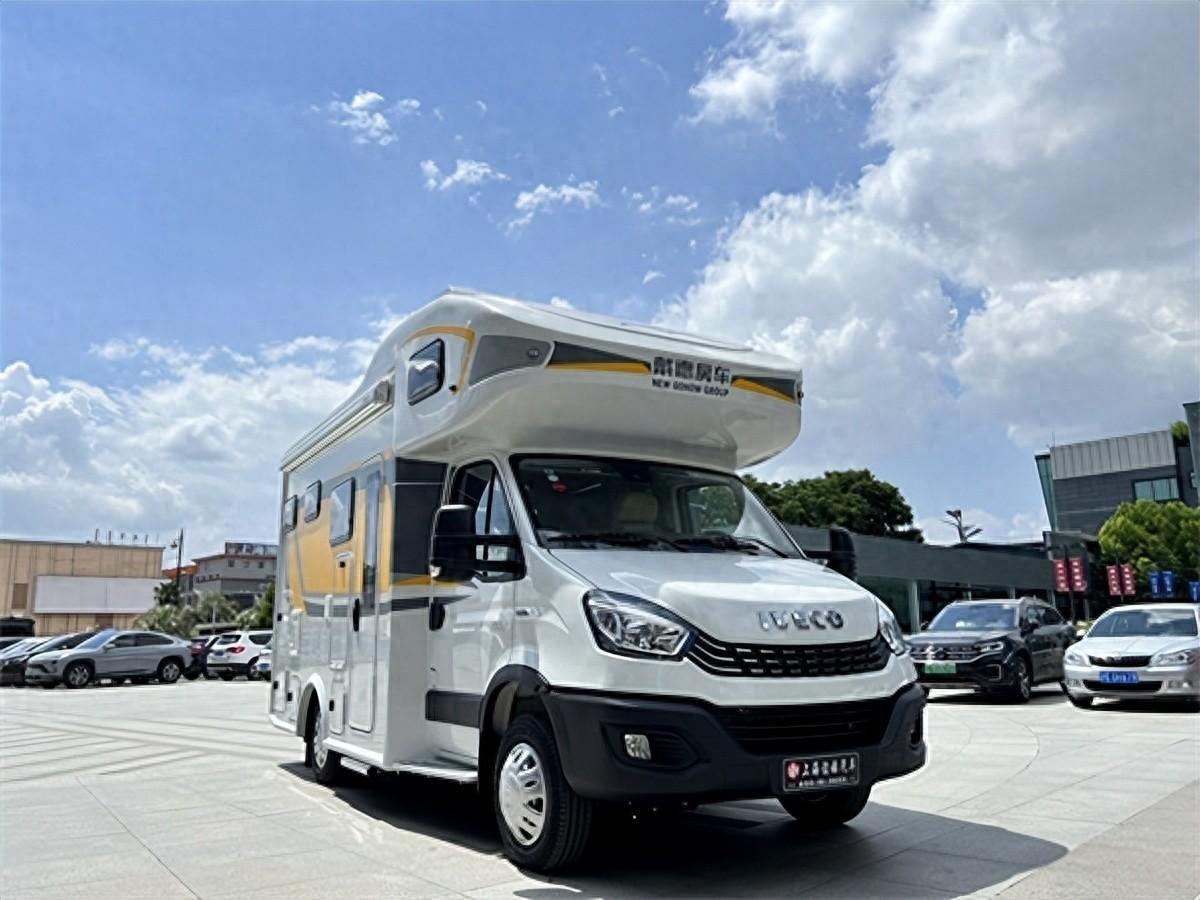 戴德自由风plus双拓展房车超高水电配置