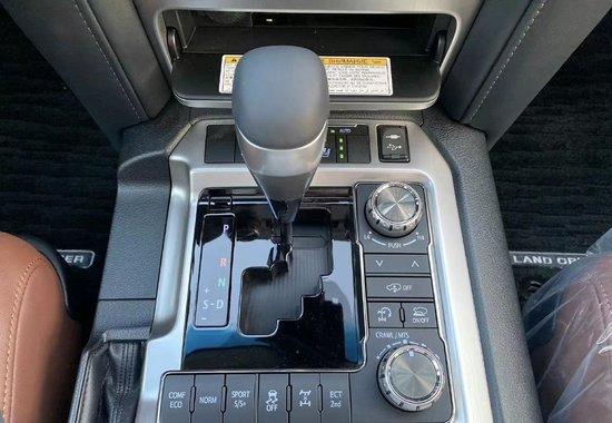 24款丰田陆地巡洋舰5700v8高配裸车真实价格