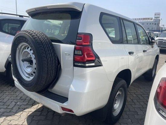 全新22款丰田霸道2700丐版售价42.8万起支持分期按揭