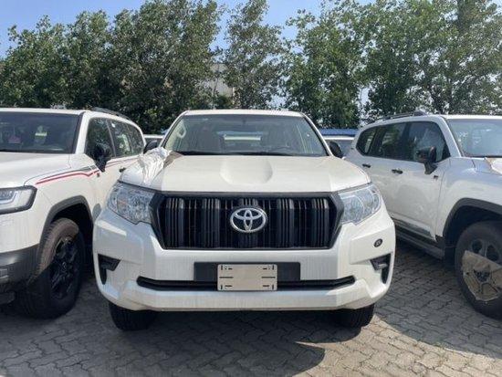 全新22款丰田霸道2700丐版售价42.8万起支持分期按揭