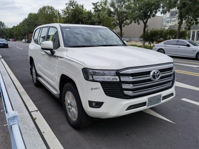 丰田酷路泽4000,大家也都普遍喜欢叫陆巡和巡洋舰,是一款性价比力高的