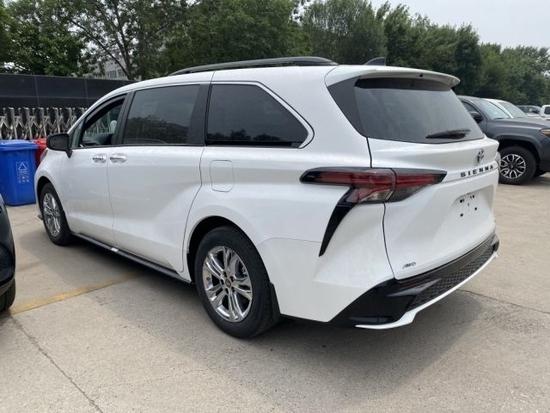 丰田塞纳25l油混商务四驱最新报价行情50万起售