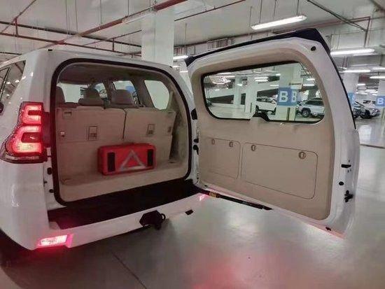 丰田霸道2700tx丐版报价天津港现车大降价40余万起售