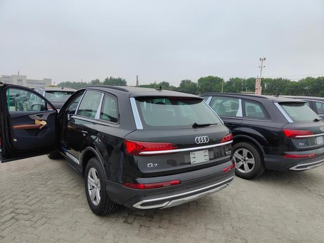 23款奥迪q7配置图片现车最低40余万全国可分期低首付