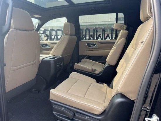 23款雪佛兰萨博班内饰设计也足够有诚意,前排驾舱空间在保证科技感的