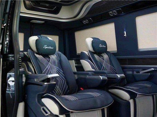 单从外观来看梅赛德斯奔驰sprinter的车身外部线条整体流转,采用了