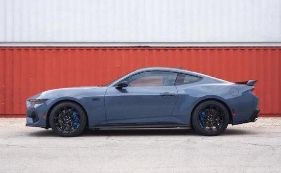 24款福特野马24t硬顶已到港报价36万元起售