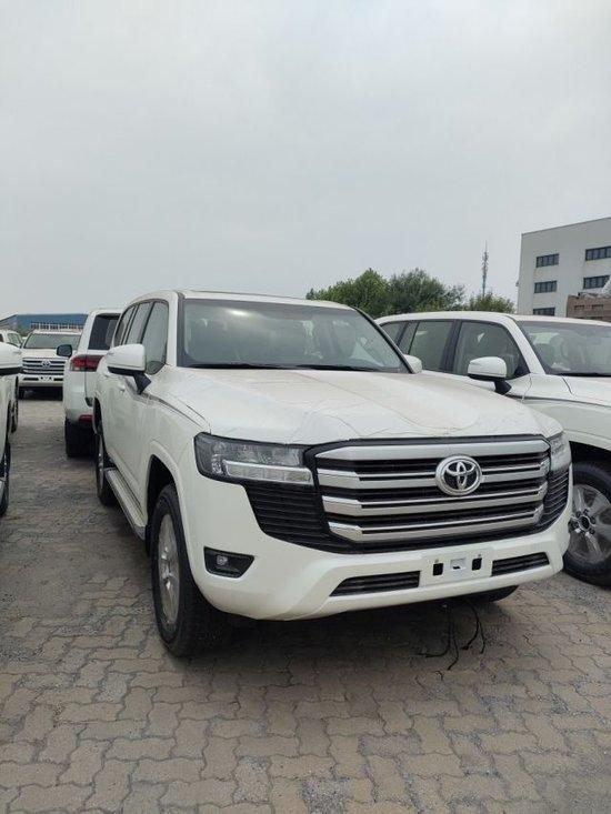 兰德酷路泽lc300柴油版搭载3.3tv6发动机动力更强