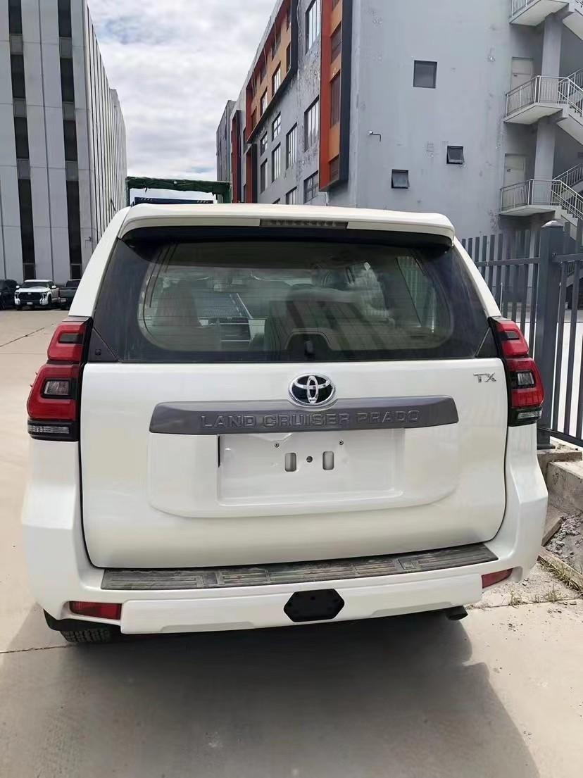 丰田霸道2700 2.7l港口最新报价42万起港口最低价