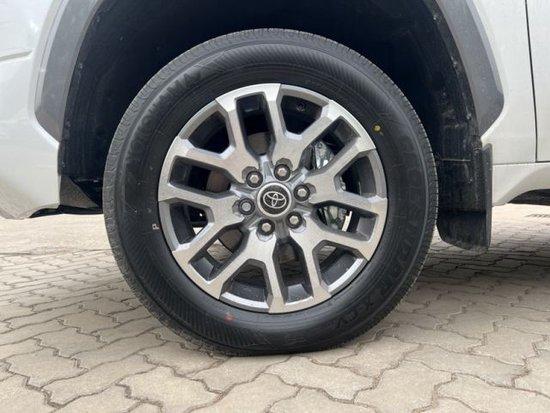 丰田坦途是皮卡界最经典的硬派越野车