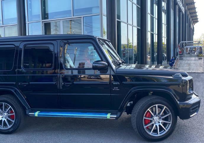 北京奔驰4s店g63amg越野车对冠军发起冲击