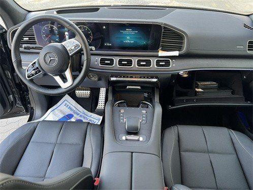 奔驰gls580新一代gls提供六座七座配置,其中包括船长椅,这意味着现在