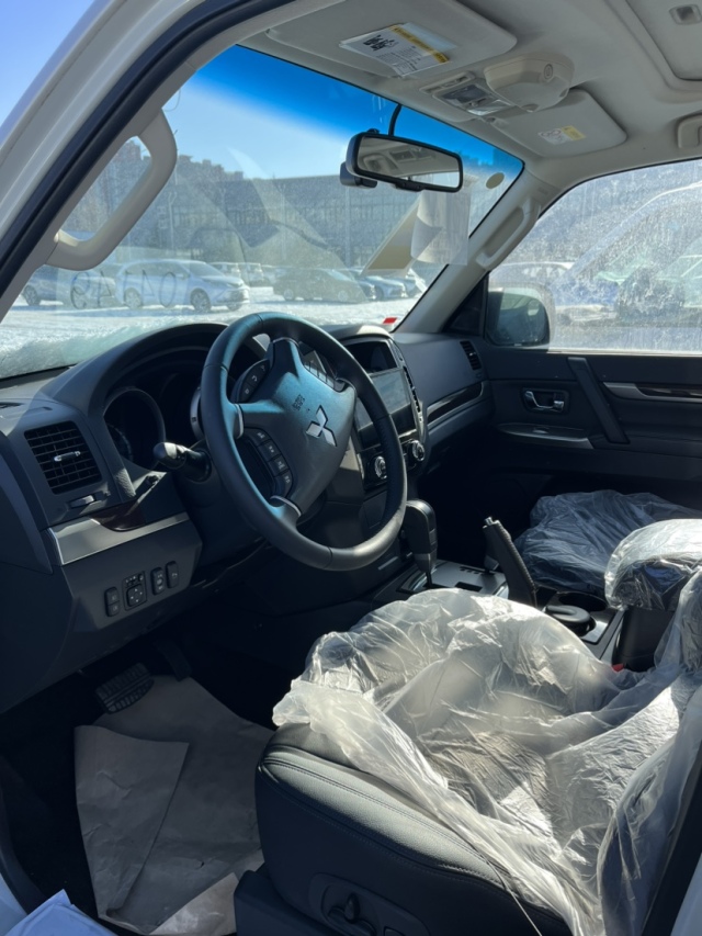 全新三菱帕杰罗v93国六标准现售价29.3万起售