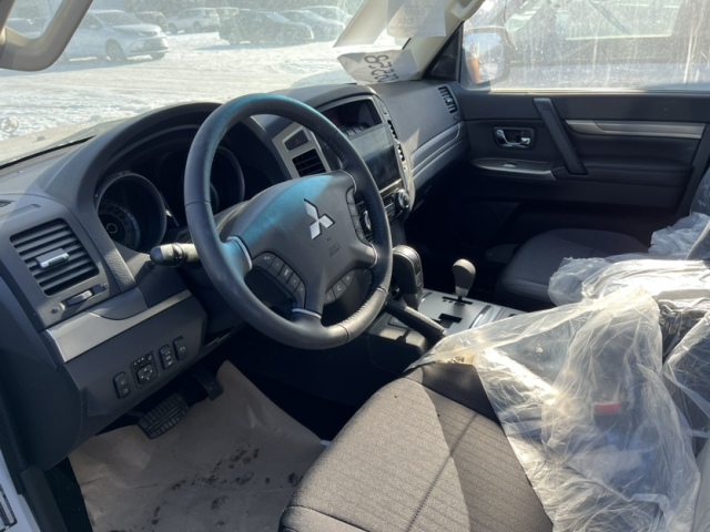 进口三菱帕杰罗v93环保公开港口现车298万起