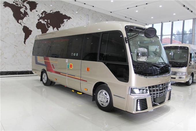 2024款丰田考斯特主打商务用车的商务中巴车