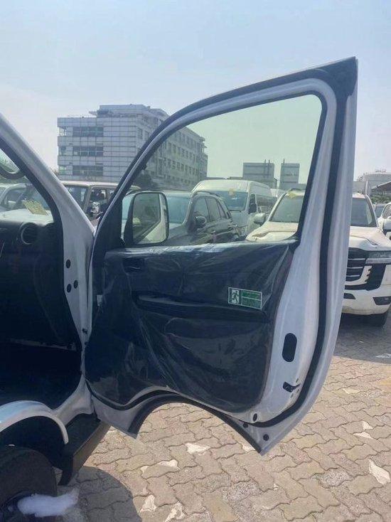 23款日产nv350大型商务车港口最新售价可分期