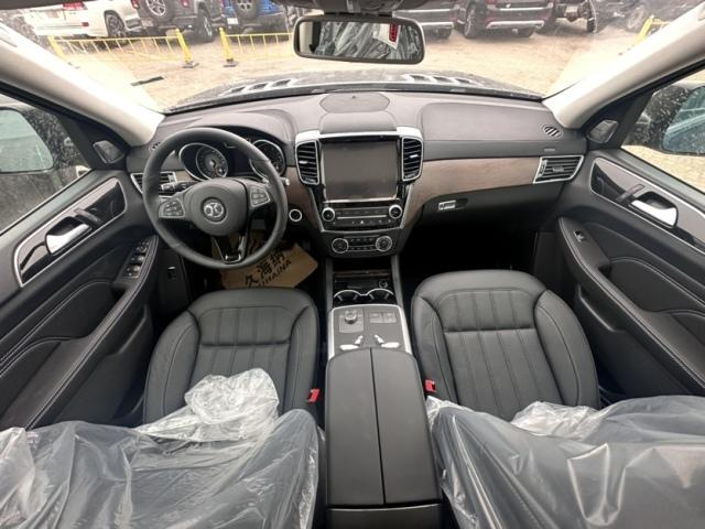 当前位置:>首页>/文章>/正文>坐进车内,北京bj90内饰看起来非常时尚