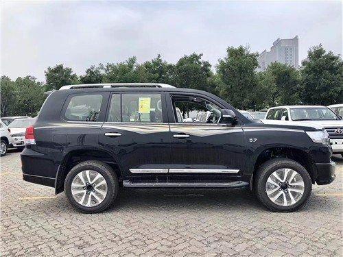 23款兰德酷路泽5700kdss港口现车落地多少钱