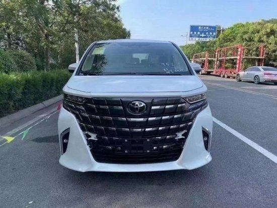 24款丰田埃尔法25l手续随车95万起售