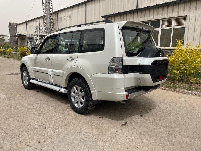 22款三菱帕杰罗v93真皮版价格32万布座椅报价29万