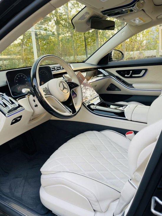 23款奔驰s500内饰设计就像一座移动的总统套房,相当的豪华.