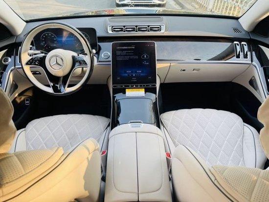 新一代奔驰s级的内饰相比上代车型有着颠覆性的改变