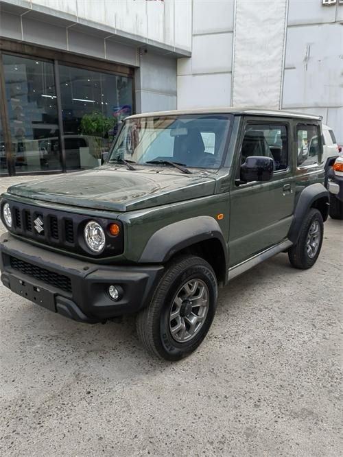 24款铃木吉姆尼20多万可入手个性suv多种颜色可选