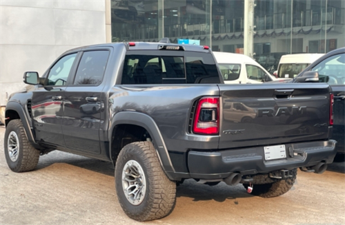 起来看看天津港目前最便宜的一台霸王龙的报价和配置,22款道奇霸王龙