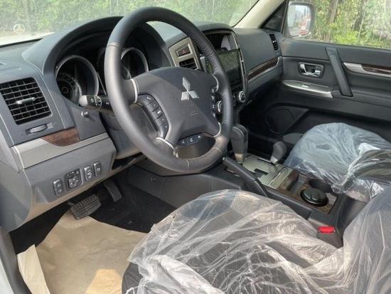 22款三菱帕杰罗v93港口最新售价28万可分期