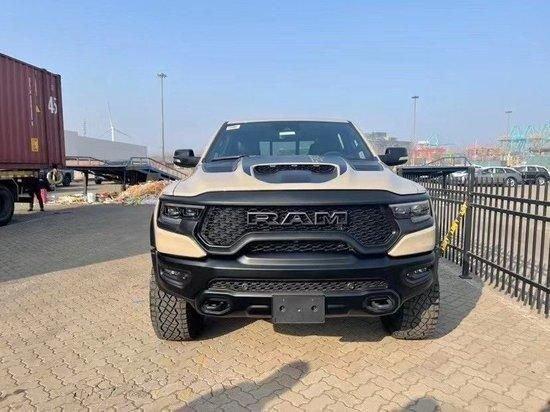 23款道奇霸王龙62t手续齐85万起售