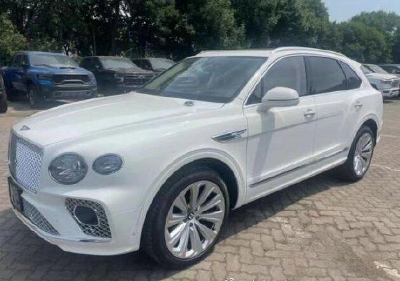 2023款宾利添越天津港现车报价直降到底豪华suv钜惠