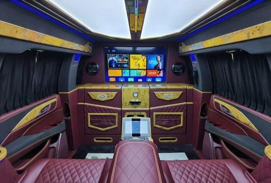 美规凯迪拉克凯雷德6.2总统一号5.98米加长版现车