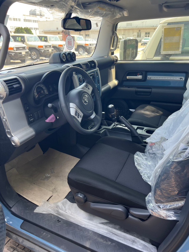 2023款丰田fj酷路泽40l最后一批现车40多万起具体配置详情