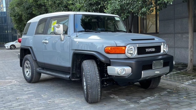 23款丰田fj酷路泽40lv6国六b全国牌现车随时提41万起