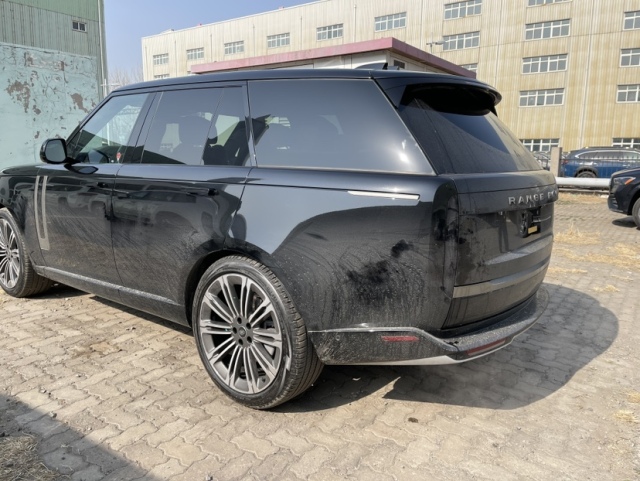 24款路虎揽胜行政30t汽油标轴现车优惠数万元