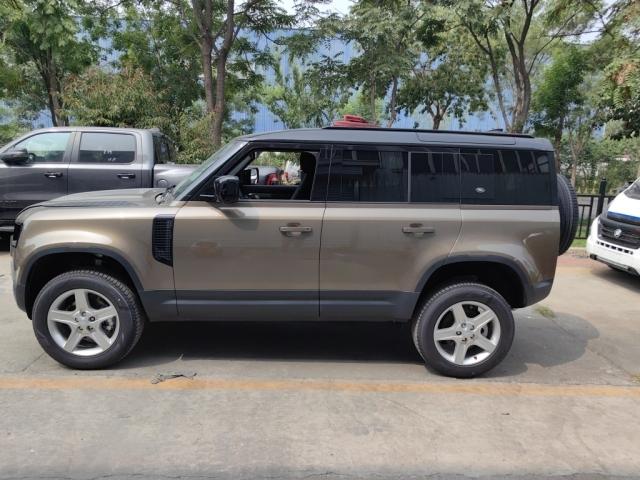 全新一代柴油版路虎卫士110彰显强大气场