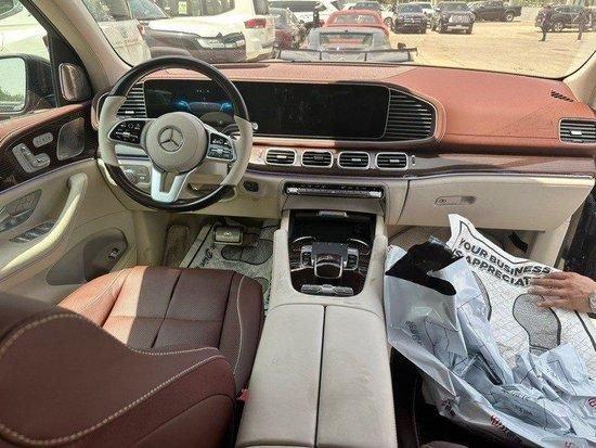 24款奔驰迈巴赫gls600独具一格裸车价格270万可分期