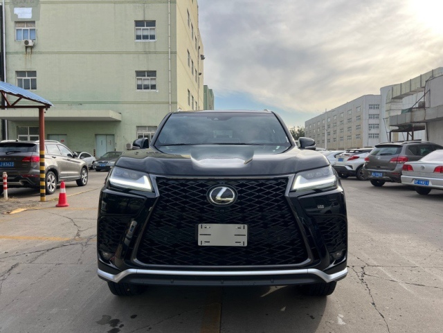 2024款雷克萨斯lx600美规现车 7座运动落地优惠8万 使用更为方便